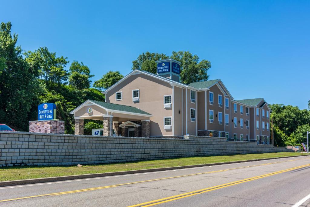 Cobblestone Hotel & Suites - Erie Main image 1